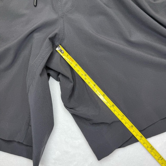 Lululemon Shorts Men’s Size XL Black Hybrid Swim Gym Lined 8.5” Inseam Athletic - Picture 8 of 9